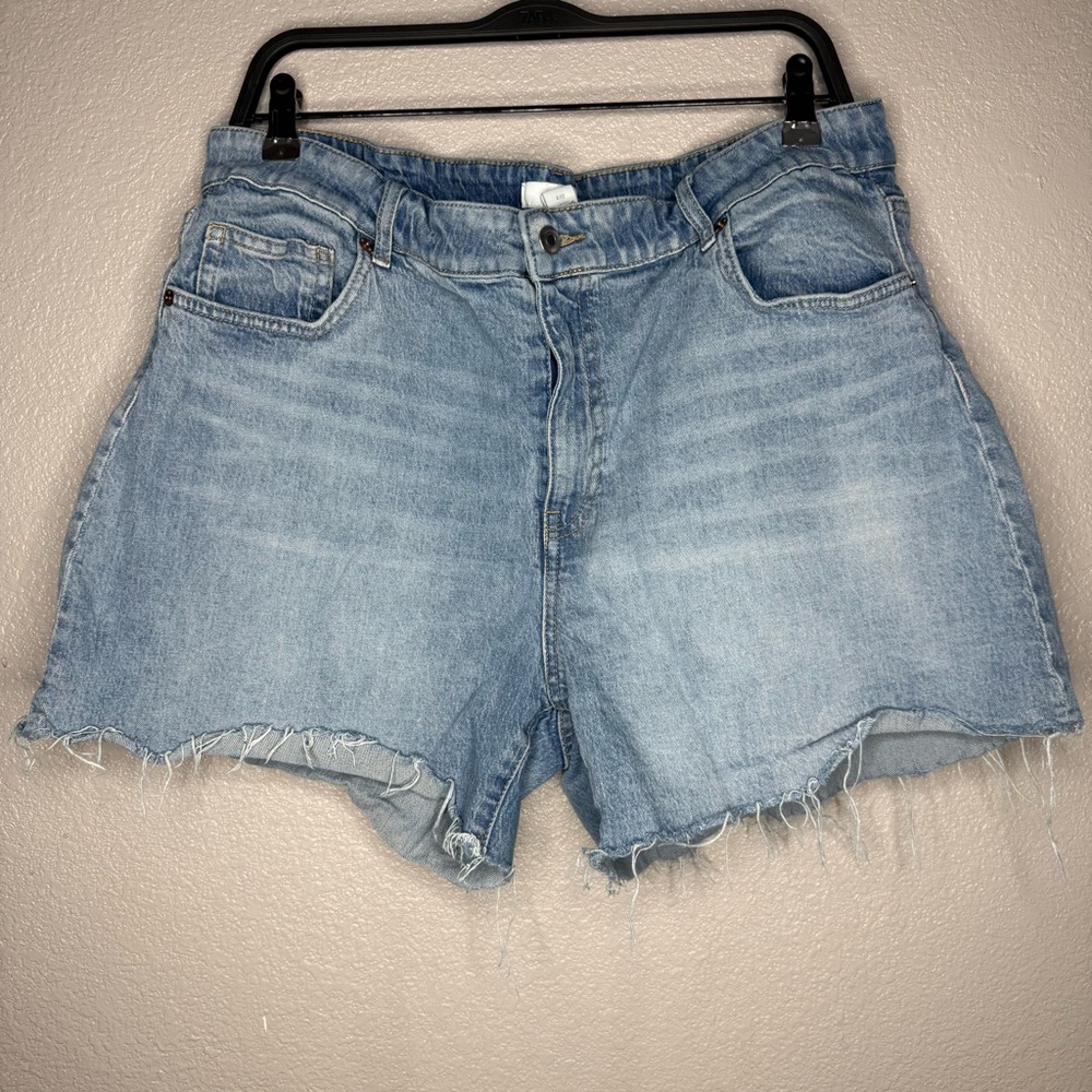 H&M Light Blue Frayed Hem Denim Shorts- 18